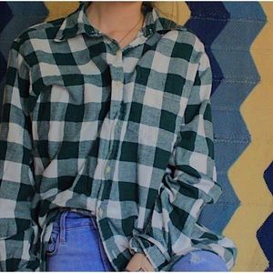 Green and white cozy flannel🤩